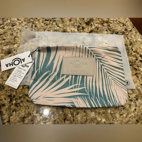 ALOHA Collection Areca Small Pouch - Picture 3 of 7